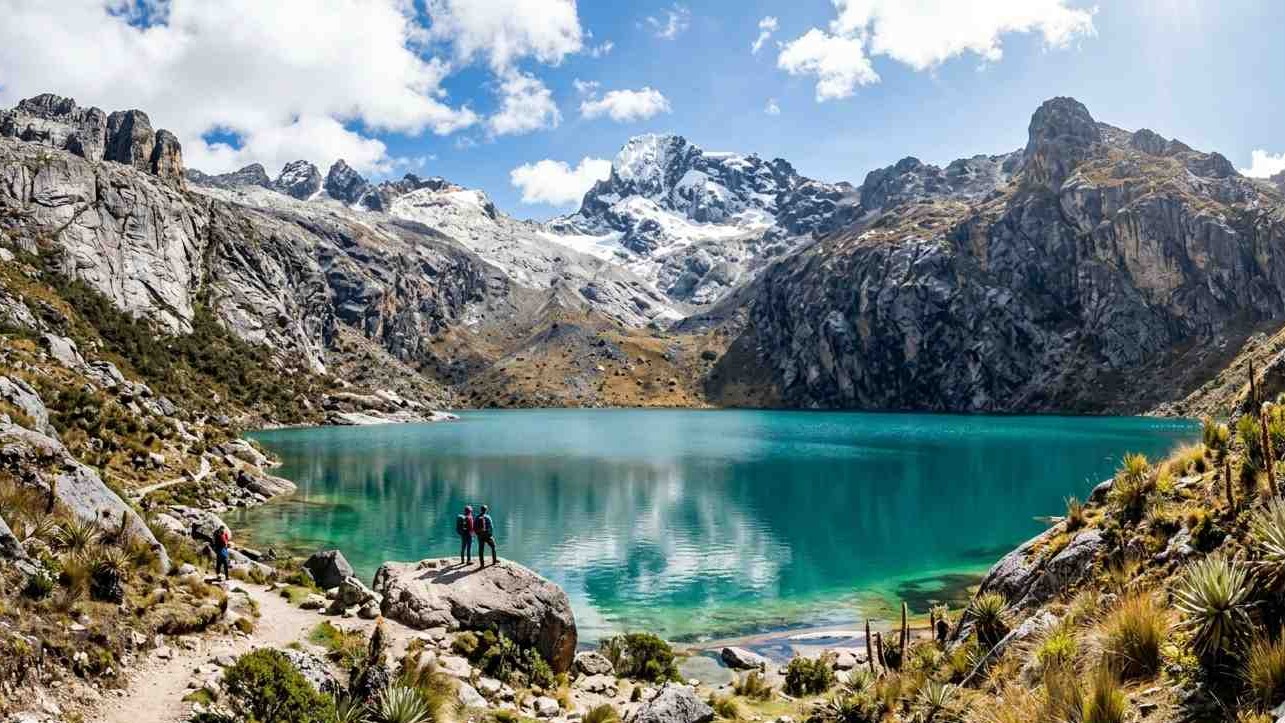Trekking en Huaraz: aventura pura entre lagunas y nevados