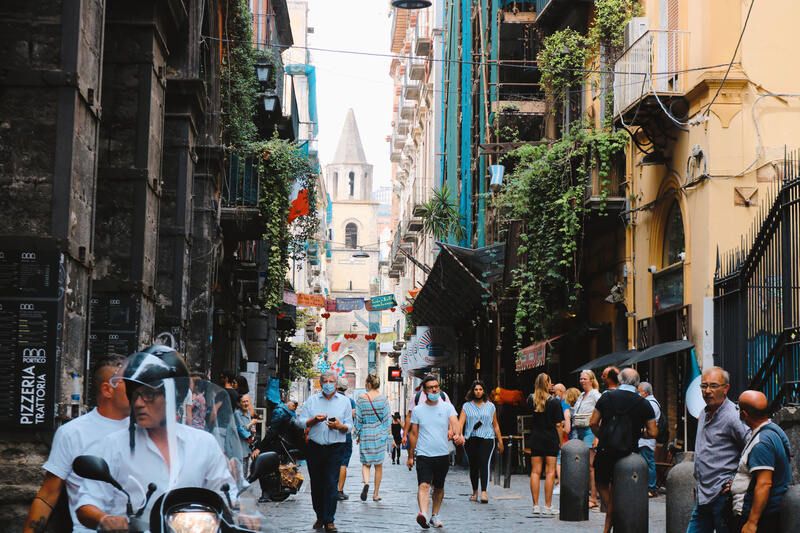 Explorando Nápoles: Una guía para disfrutar de la historia, la gastronomía y las rutas escénicas